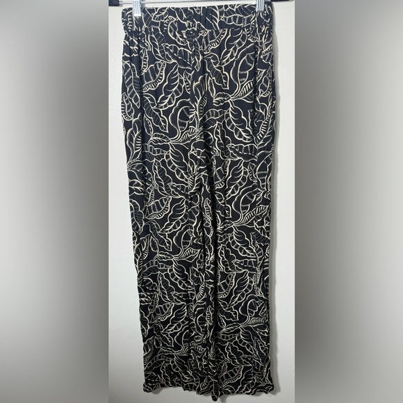 Mango Black and White Patterned Women's Trousers - Picture 4 of 11